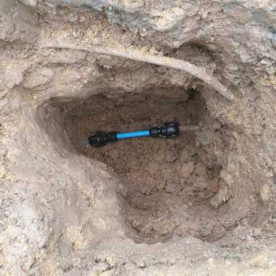 repairing a leaking mdpe water pipe picture for blog post